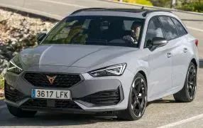 Maßgefertigter Stoff Sitzbezug Cupra Born / VW ID.4 - Maluch Premium  Autozubehör