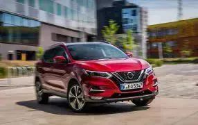 SITZBEZÜGE für Nissan Qashqai PU Rote Leder und Alcantara Effekt