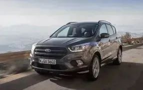 Maßgeschneiderte Ford Kuga Kofferraummatte bestellen