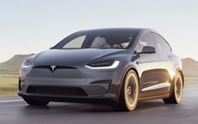 MODEL X 5 Sitzer
