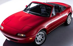 Maßgeschneiderte Autoschutzhülle (Autoabdeckung) Mazda MX-5 NA Cabrio - Red  Coverlux+