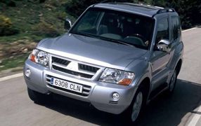 MITSUBISHI PAJERO Sitzbezüge - Gratis Versand