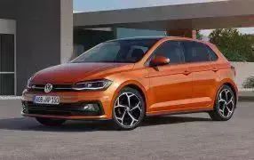 SITZBEZÜGE für VW Polo PU Rote Leder und Alcantara Effekt, KOMPLETT SET  Vorne + Hinten