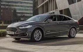 Auto Sitzbezug für Ford Mondeo Saloon '13 Ba7 2014-2021, Winter Flauschiger  Plüsch Warm Bequem Sitzbezug Komplett Set Autositzkissen Schonbezüge für  die Vordersitze Rückbank,D Grey : : Auto & Motorrad