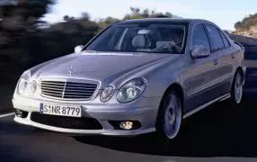 Sitzbezüge K-Maniac kompatibel mit Mercedes E-Klasse W211, Universal  schwarz-Weiss, Autositzbezüge Set Vordersitze, Autozubehör Innenraum, V1808767 Sitzbezug