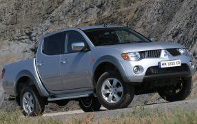 MITSUBISHI L200 Sitzbezüge - Gratis Versand